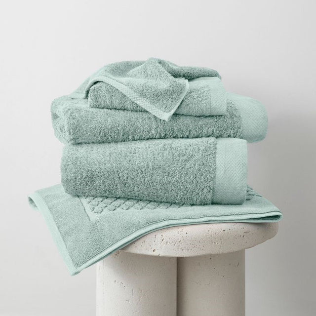 Bamboo bath mat in mint green, 51 x 76cm, eco-friendly, soft, and highly absorbent with anti-bacterial properties.