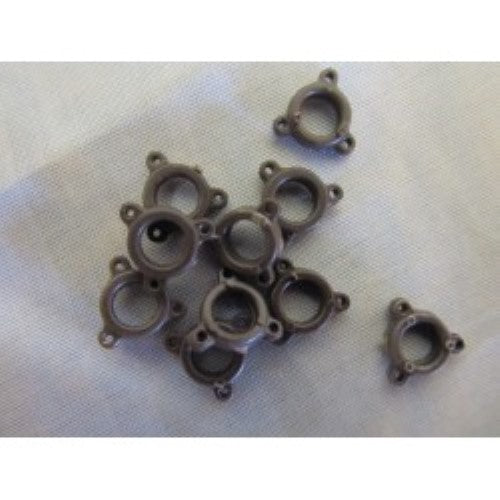 Durable turnbuckle for optimal rigging tension, perfect for both amateur and professional sailors.