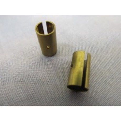 High-quality 7 x 13mm yard fittings for model boats, offering durability and precise support for rigging.