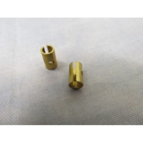 Durable 4 x 7mm yard fittings for model boats, enhancing performance and ease of installation.