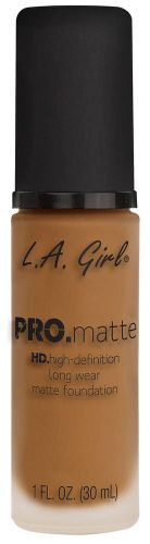 La Girl Pro Matte Foundation in Warm Sienna offers a lightweight, creamy formula for a shine-free, flawless complexion.