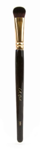 L.A. Girl Pro.Brush - Large Shader Brush for even eyeshadow application with soft synthetic bristles and a stylish birch wood handle.