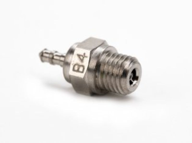 B4 Hot Std Glow Plug for 0.12 to 0.21 ci nitro engines, ensuring reliable ignition and enhanced performance.