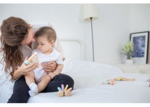 PlanToys - Triangle Clutching Toy