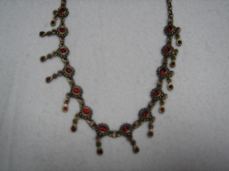 Necklace - Brass Chain C/W Dia Flowers - Red