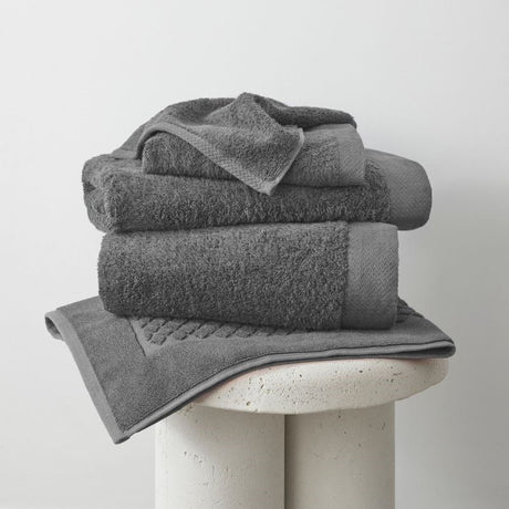 Charcoal bamboo hand towel, 700gsm, soft and absorbent, eco-friendly, perfect for sensitive skin, dimensions 46x76cm.