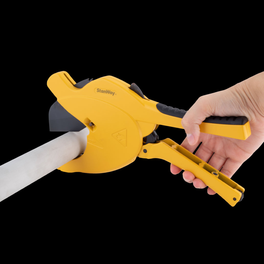 STANWAY Plastic Raptor Pipe Cutter with INOX blade, designed for precise cuts on various plastic pipes, featuring a lightweight magnesium body.