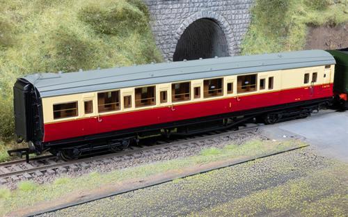 Hornby BR Maunsell S6673 Brake Composite Coach