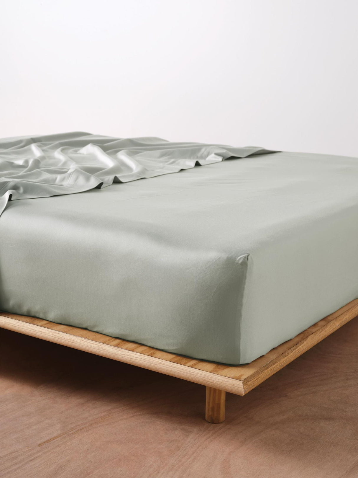 California King - 500T Bamboo Cotton Blend Fitted Sheet by Savona - Silver