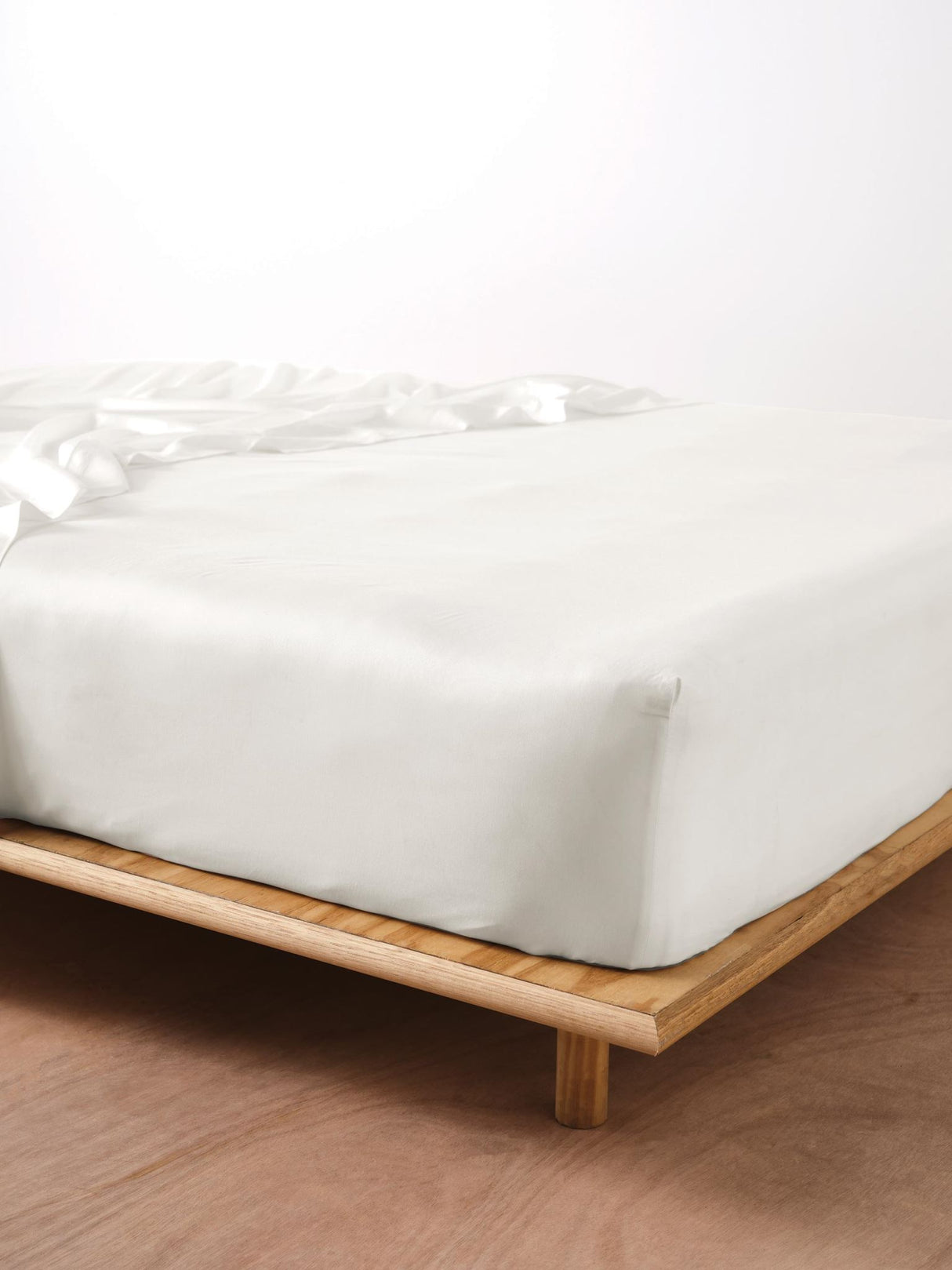 King - 500T Bamboo Cotton Blend Fitted Sheet by Savona - White - SMARTFOX