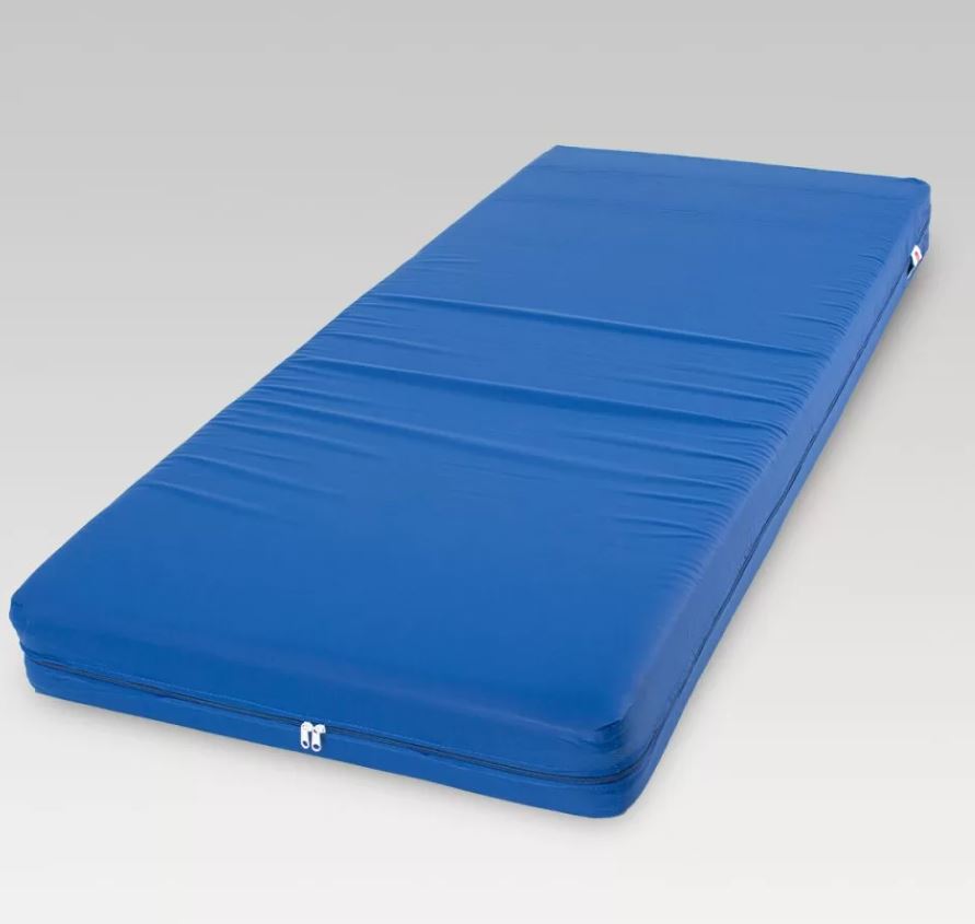 Waterproof and fire retardant mattress cover for single mattresses 90x190x15cm, ideal for campers and students.
