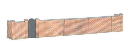 Resin Victorian garden wall model in 1:76 scale, ideal for enhancing Hornby terraced houses with decorative brick design.