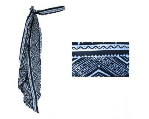 Skinny blue and white scarf made of 100% polyester, measuring 165 cm by 7 cm, perfect for versatile styling.