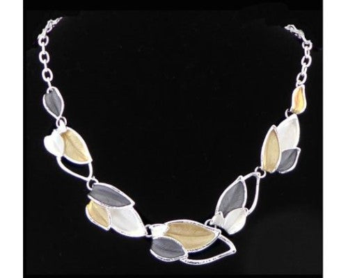 Elegant necklace featuring shiny and matte silver leaves, perfect for adding a touch of nature-inspired beauty to any outfit.