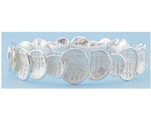 Shiny and matte silver textured circles bracelet, elasticated for comfort and versatile for any occasion.
