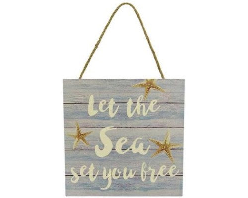 Wooden 'Let the sea set you free' sign with rope hanger, perfect for beach houses, measuring 15 x 15 cm.