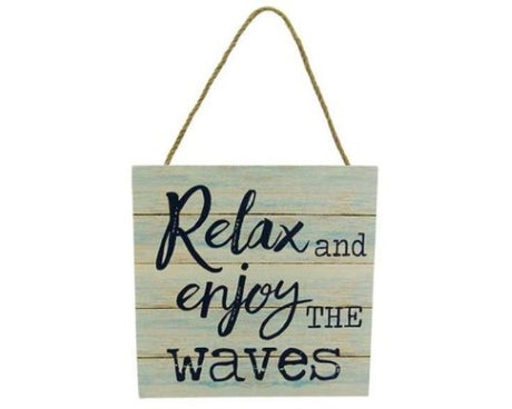 Wooden Beach Hanger Relax sign with rope, 15x15 cm, perfect for coastal decor and inspiring relaxation.