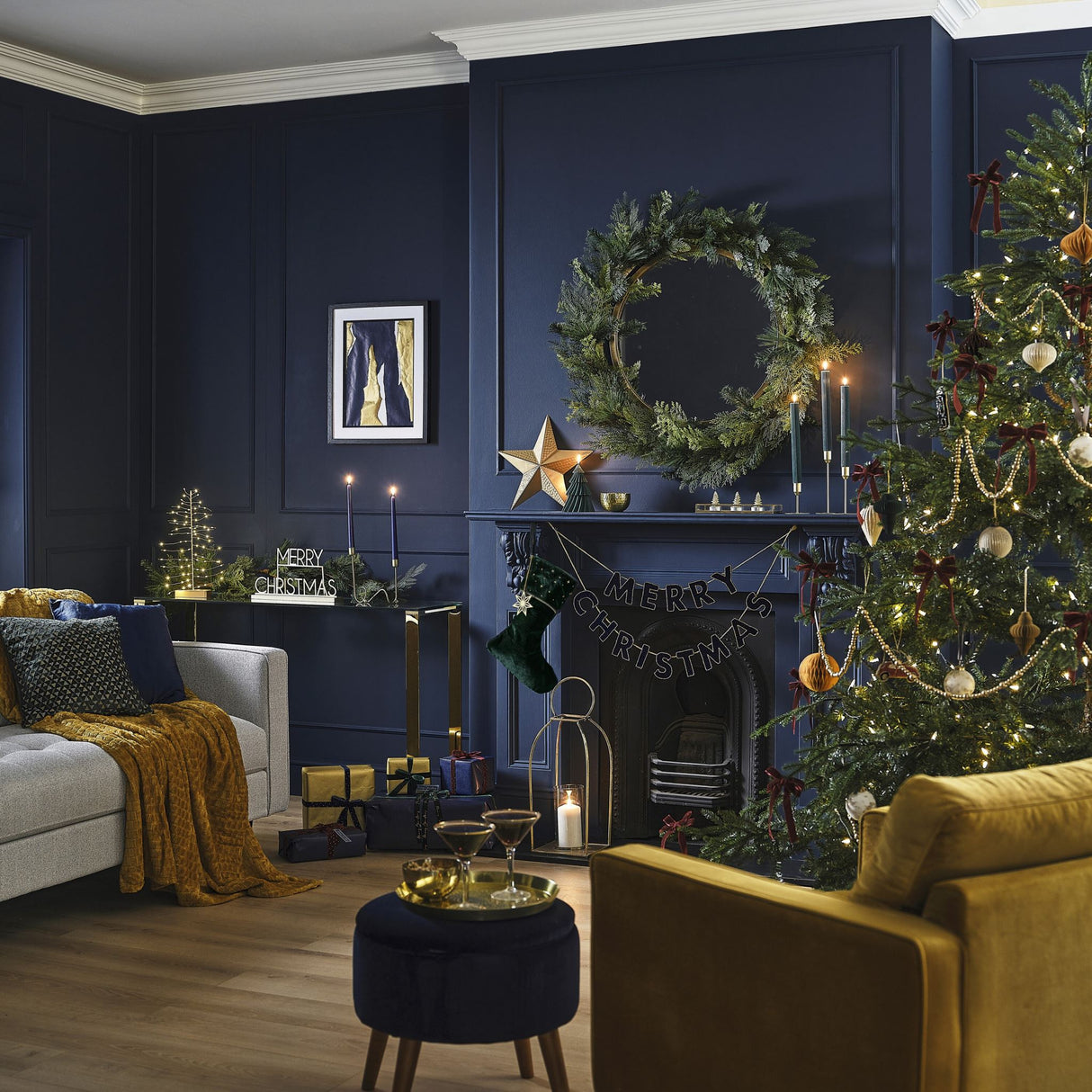 Christmas Decoration - Velvet Luxe Hammered Metal Gold Star