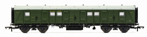 Hornby Trains SR Luggage Van 2467 model in SR Olive Green, capturing 1930s Southern Railway design for collectors and enthusiasts.