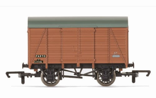Hornby Trains BR Twin Vent Van S49186 with light roofs and wooden finish, perfect for model railway enthusiasts.