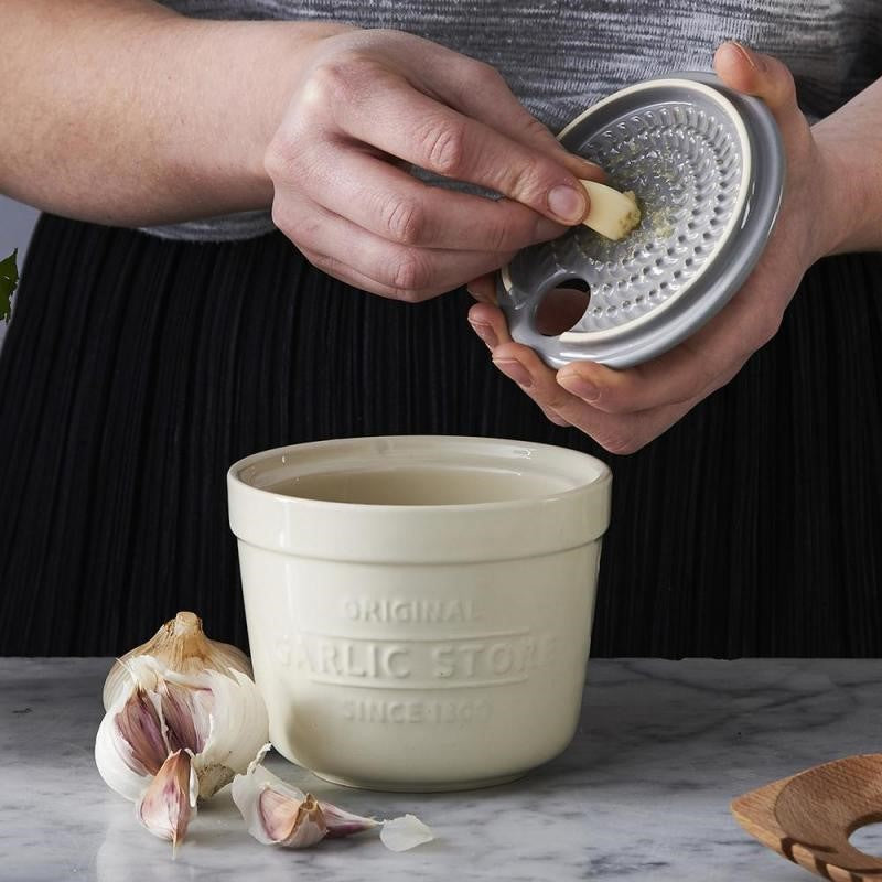 Mason Cash Garlic Store & Grater 12x10cm