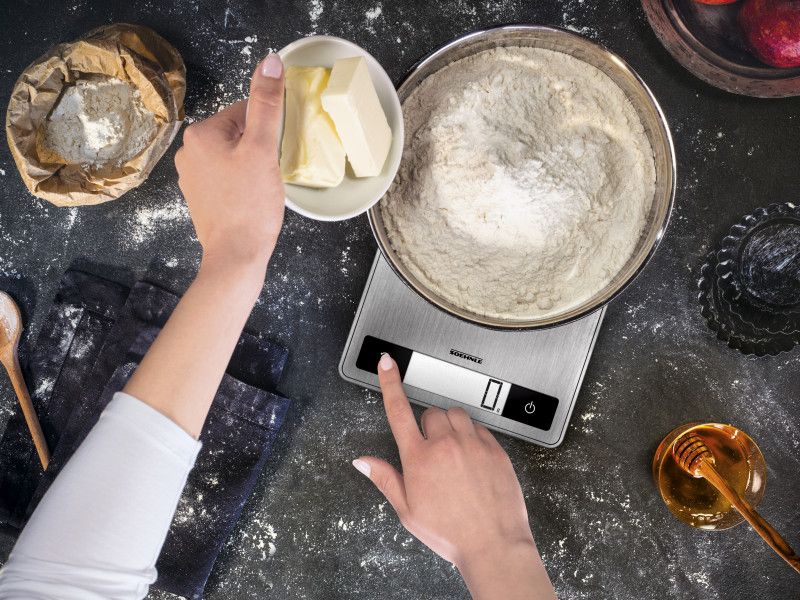 Soehnle Kitchen Scale Page Profi 200 with 15kg capacity, stainless steel design, LCD display, and tare function for accurate measuring.
